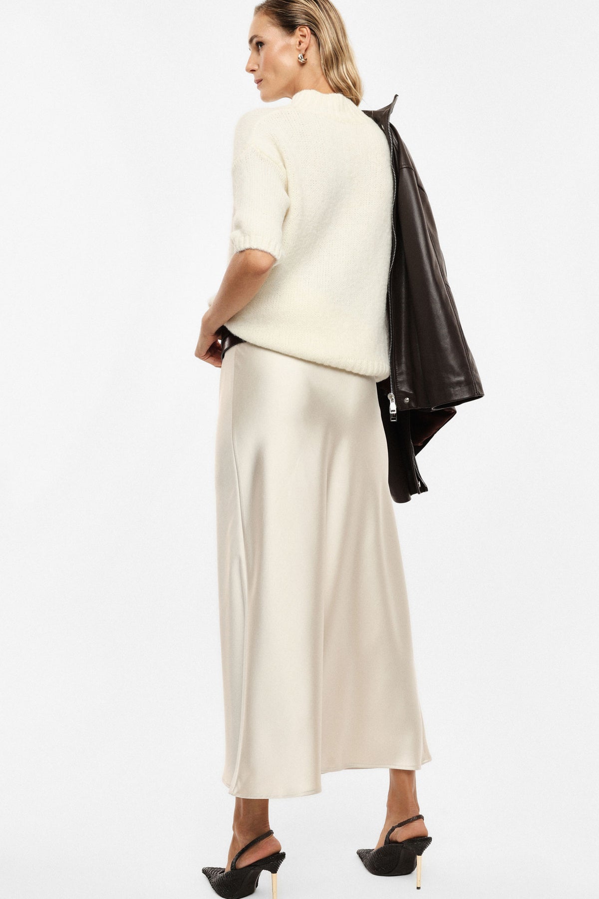 Jupe midi sirène en crêpe satin écru – Femme