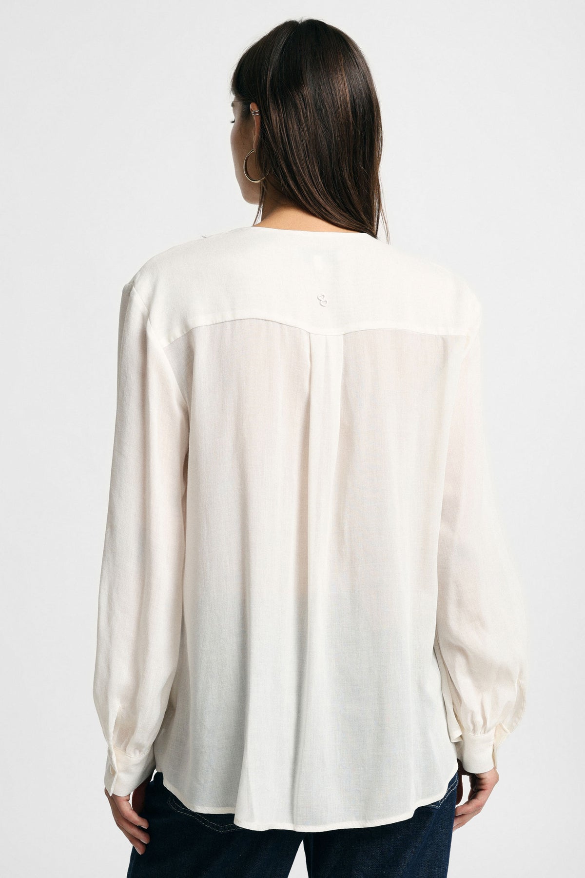 Blouse transparente à volant en voile de laine écru – Please