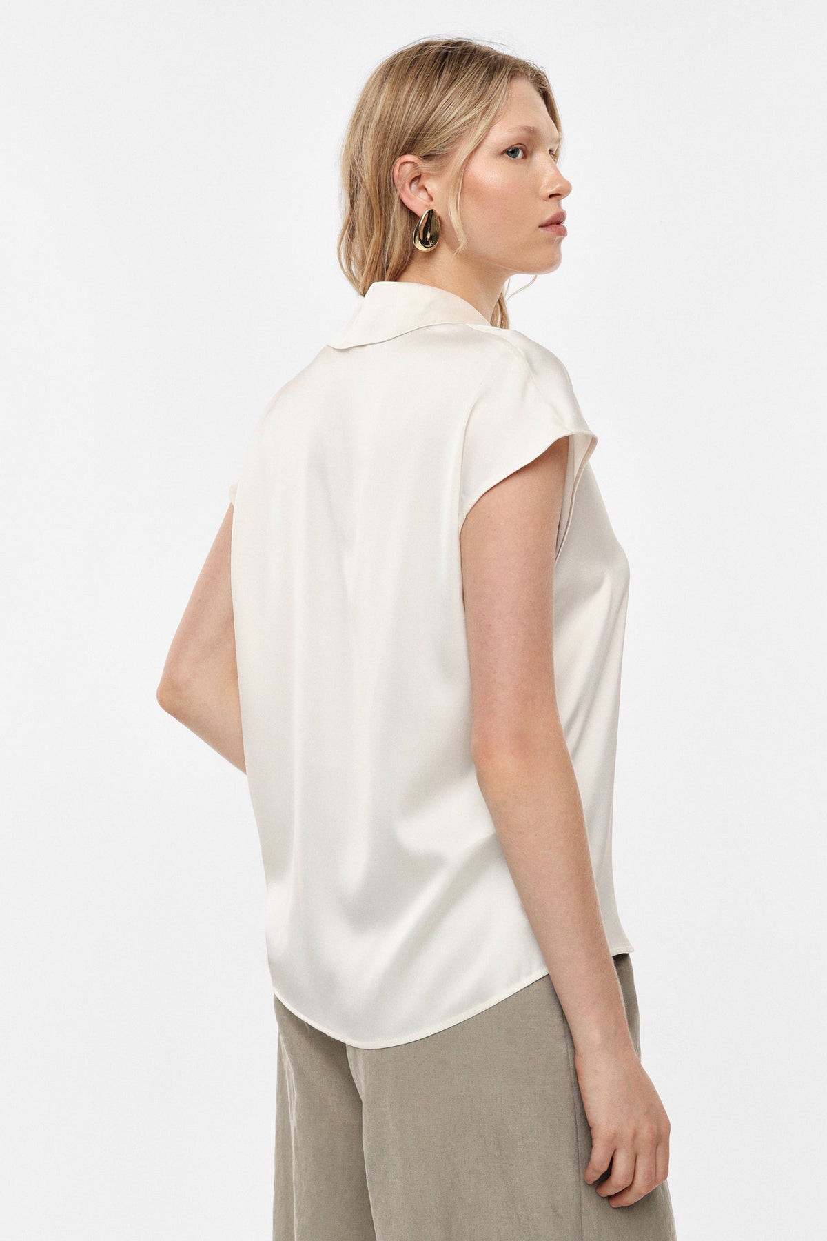 Chemisier sans manches en crêpe satin champagne – Femme