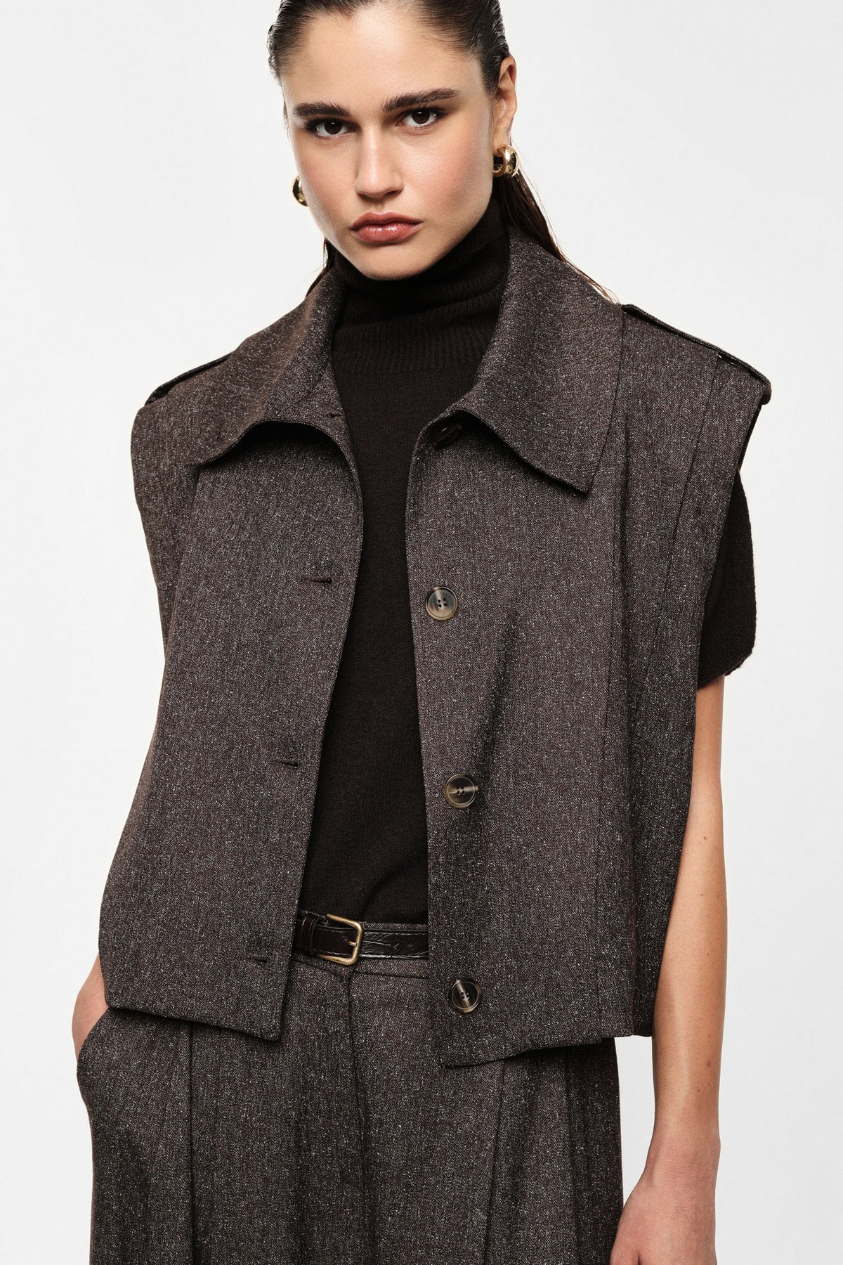 Veste sans manches structurée épaulettes marron – Femme