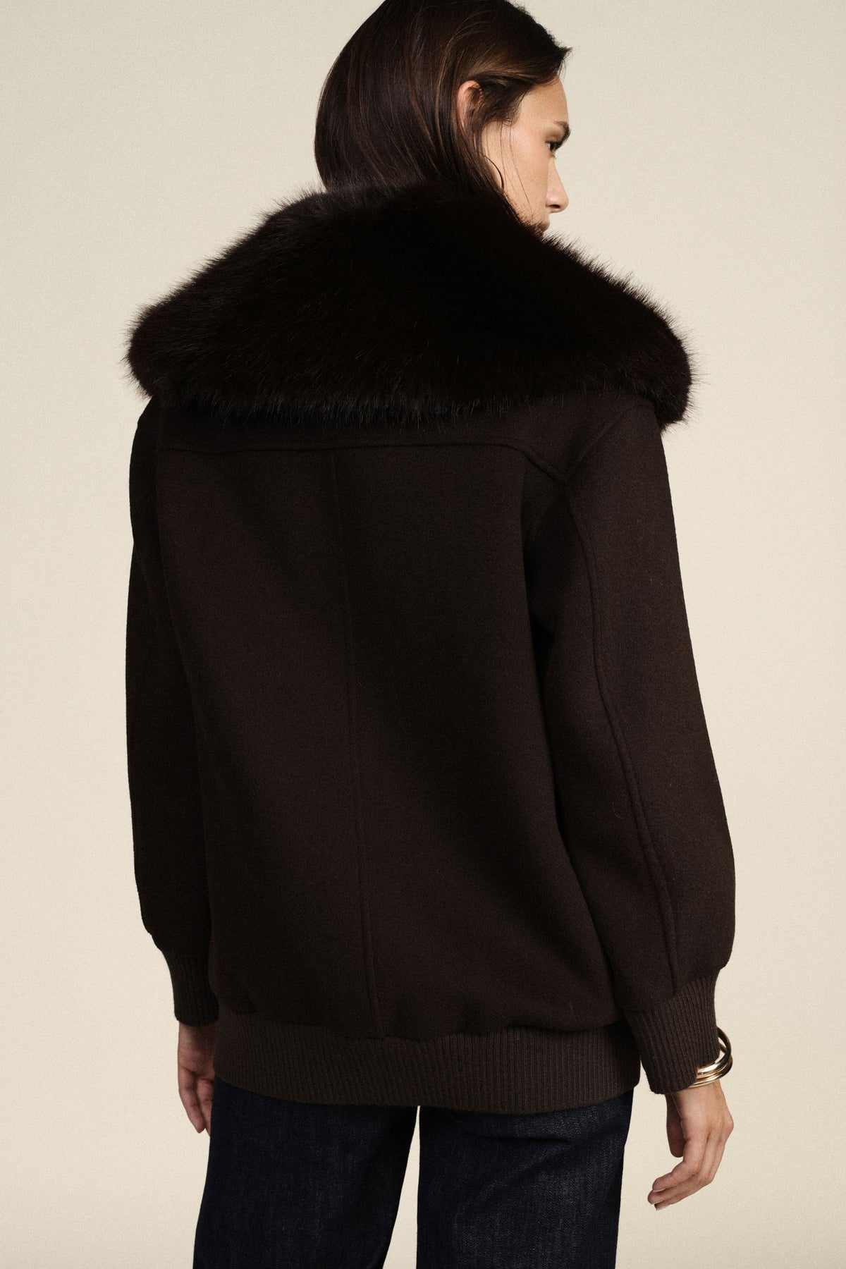 Blouson en lainage chocolat Dixie porté de dos