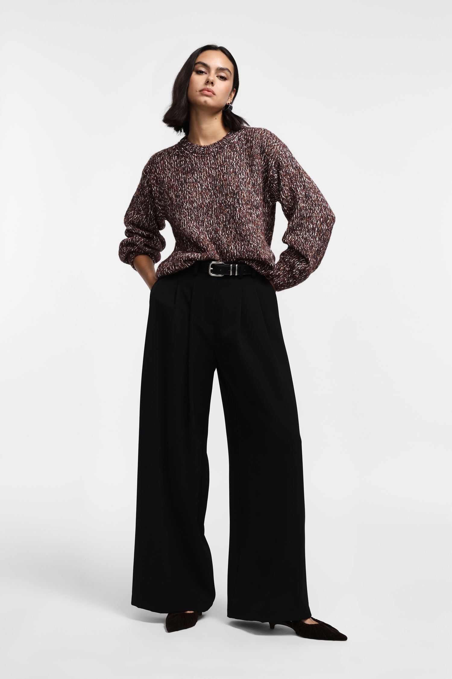 Pantalon doubles pinces jambes evasees noir Please Femme vue portee