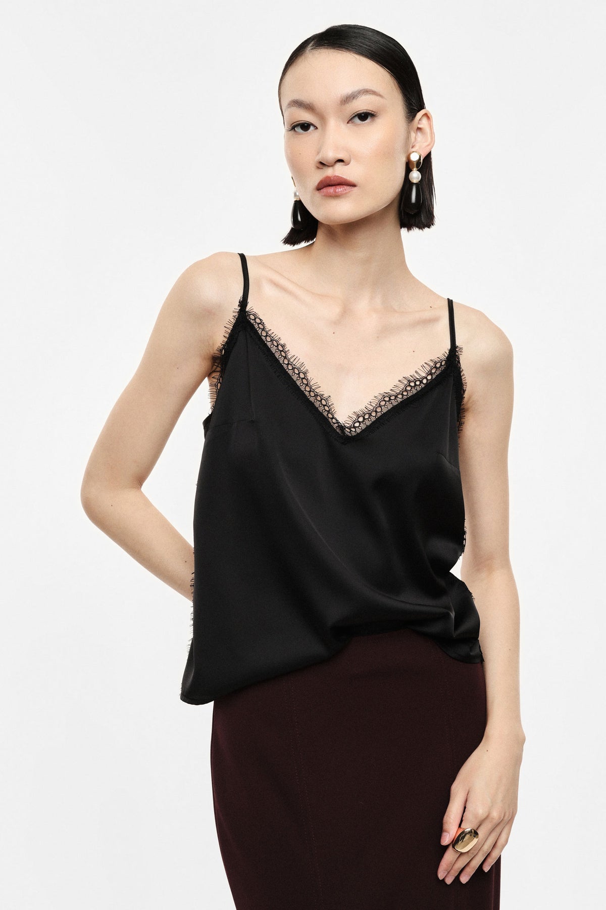Caraco en satin bordé de dentelle noir – Femme