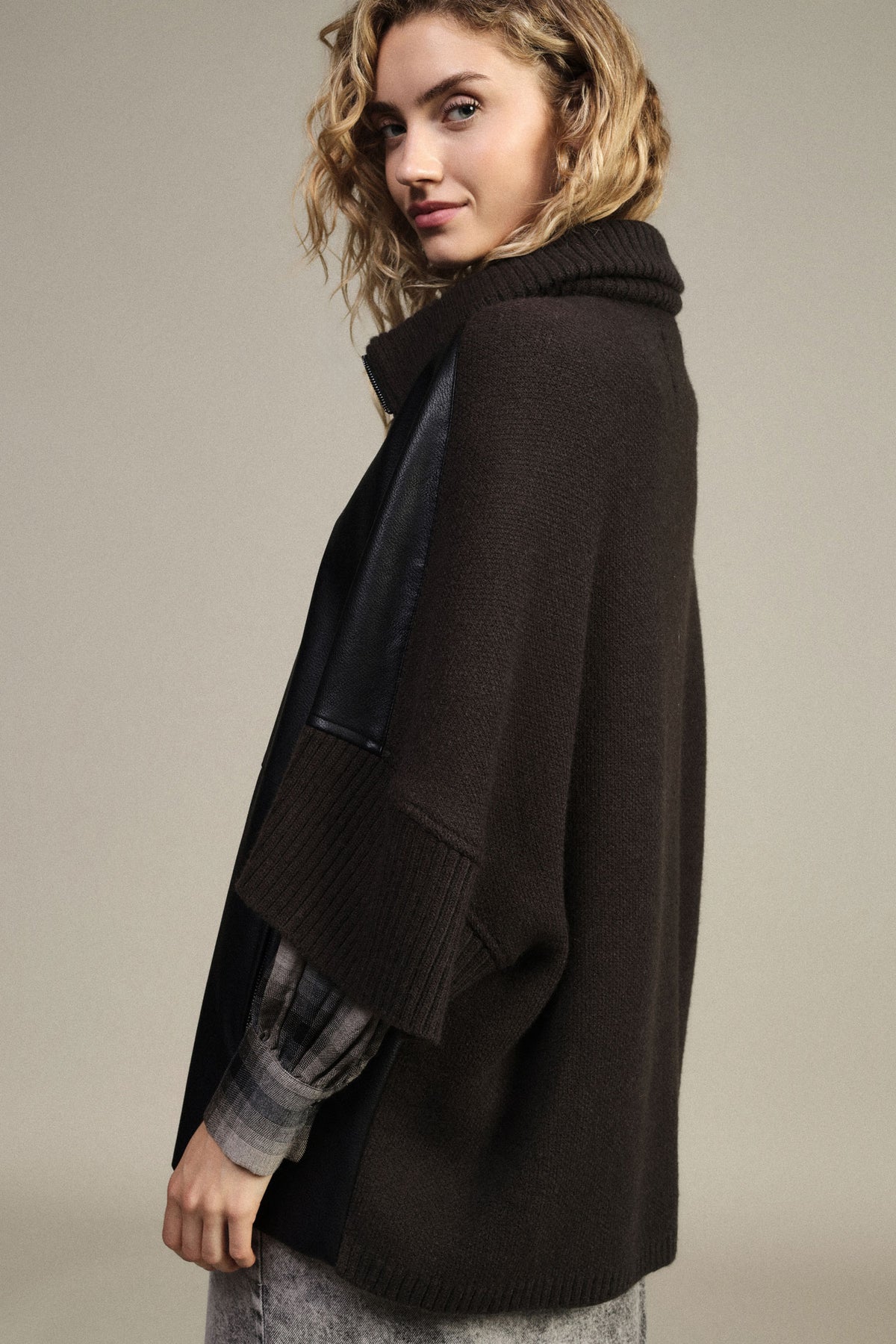 Blouson cape bi-matière effet cuir et maille noir – Femme