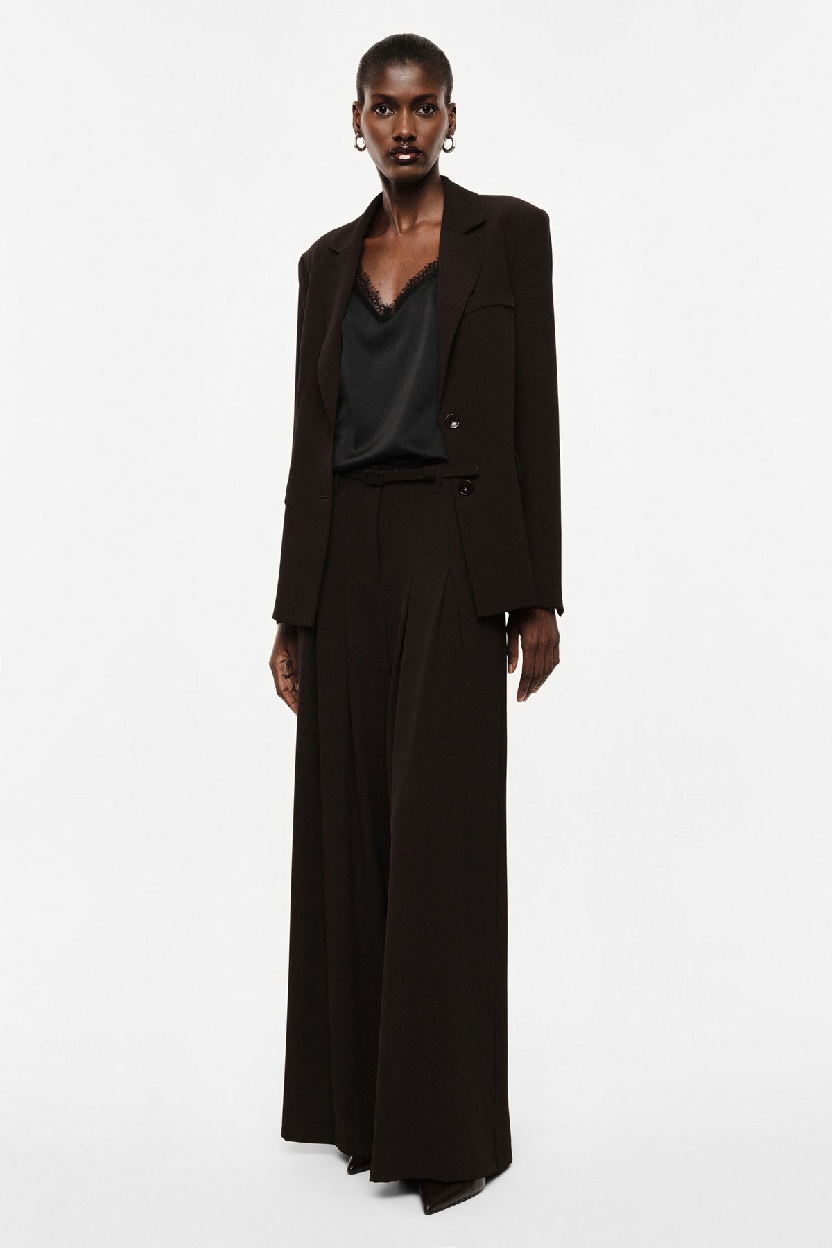 Pantalon palazzo en crêpe diagonale taille haute bordeaux – Femme