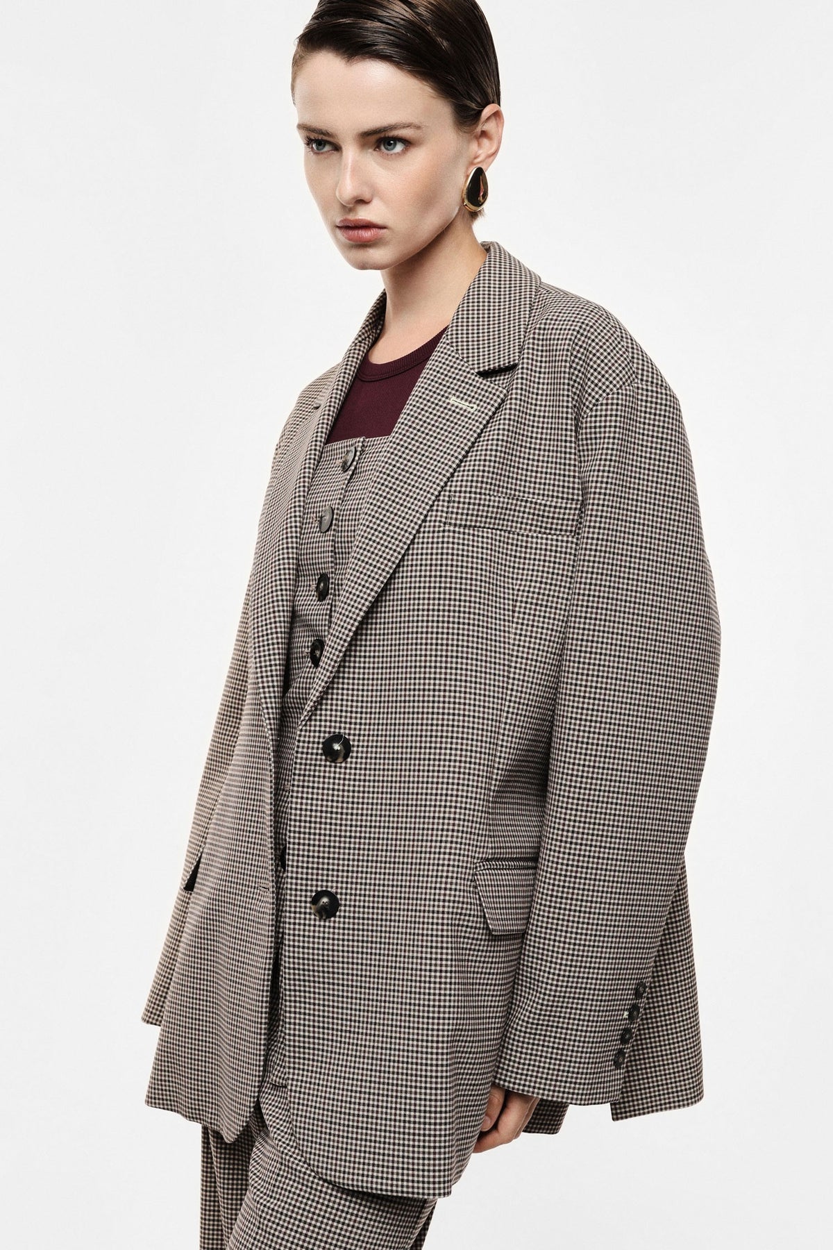 Blazer oversize micro pied-de-poule beige et marron Imperial, porté de face