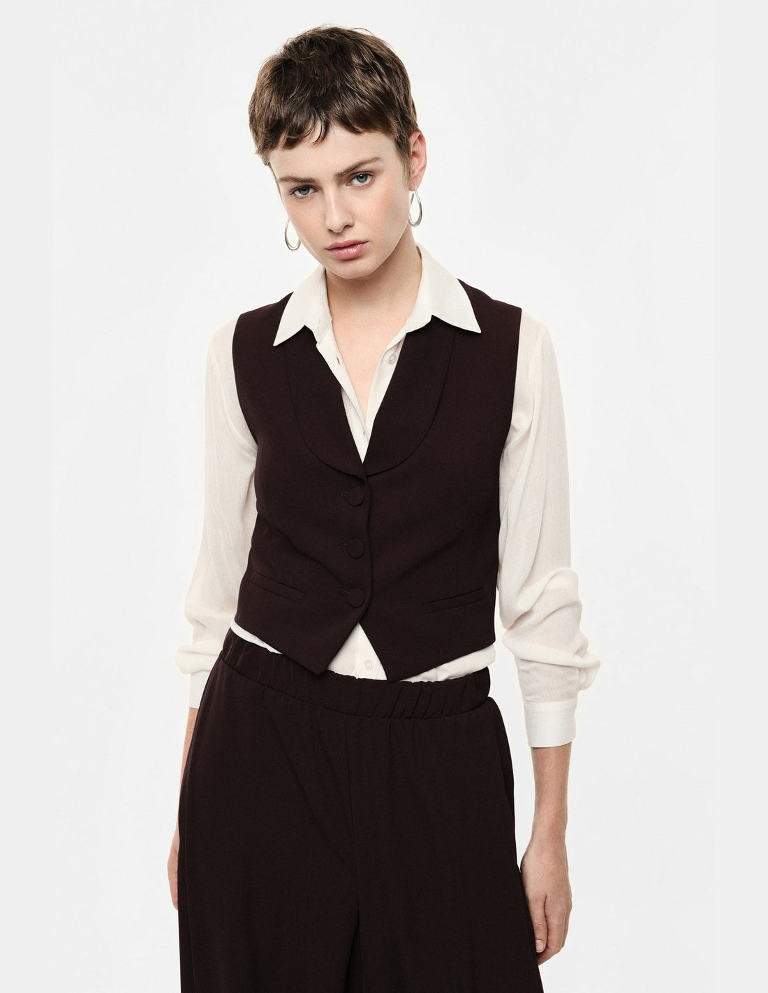 Gilet tailleur ajusté col châle en crêpe bordeaux Imperial vue portée de dos