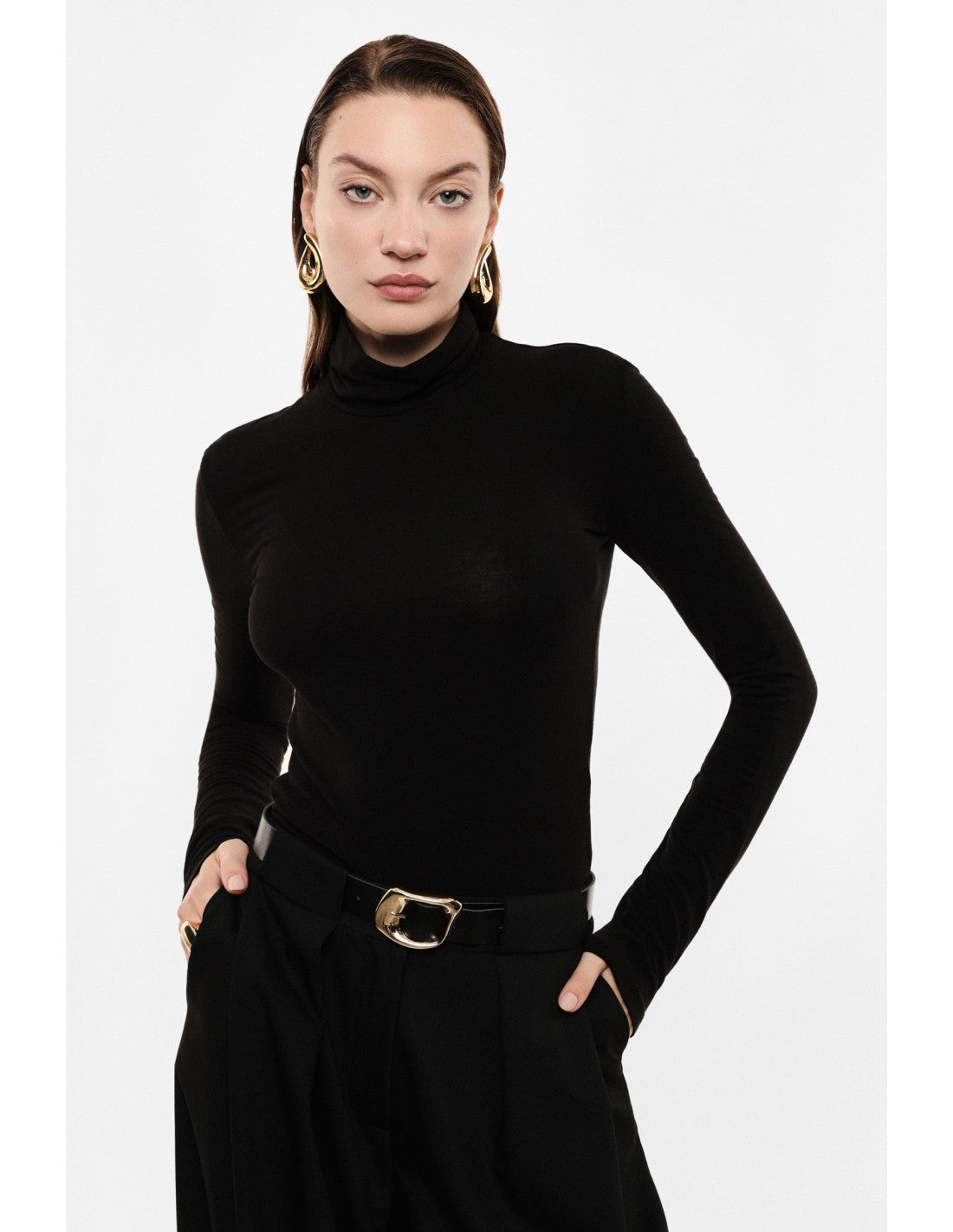 Sous-pull col roulé noir, détail du col roulé