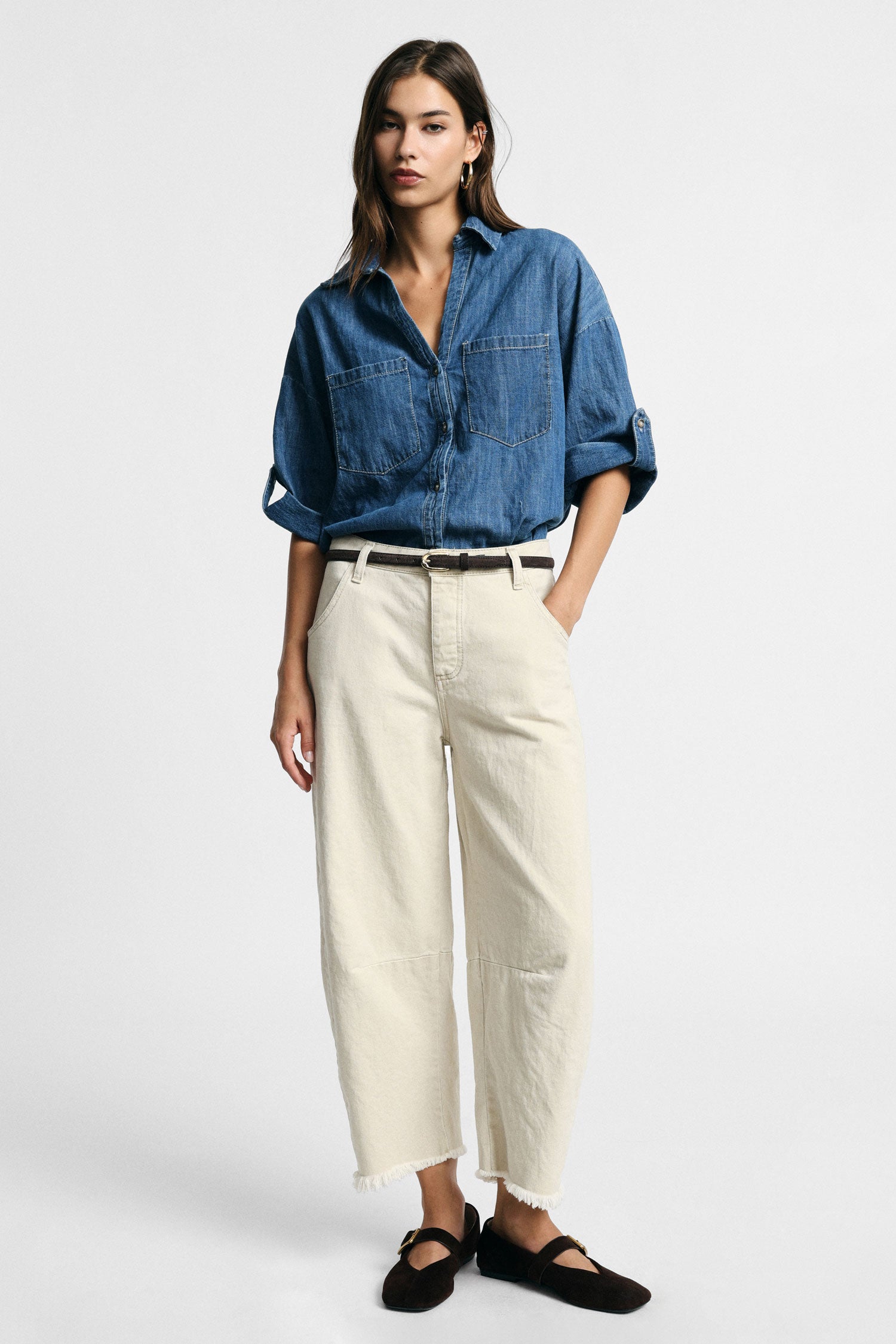 Pantalon ballon trois quarts ourlet effiloche ecru Please Femme vue portee