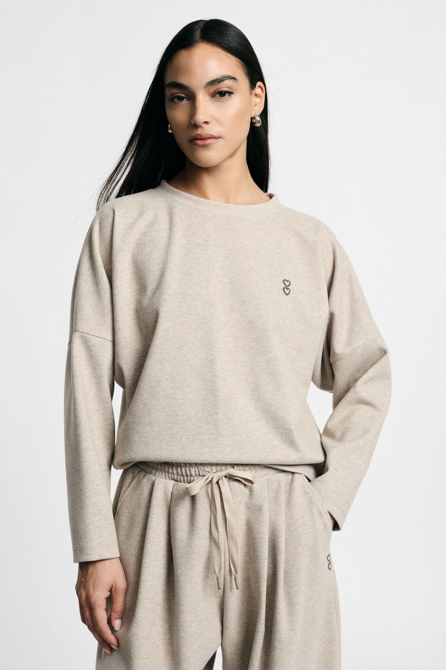 Sweatshirt col rond coeurs brodes beige Please Femme vue portee