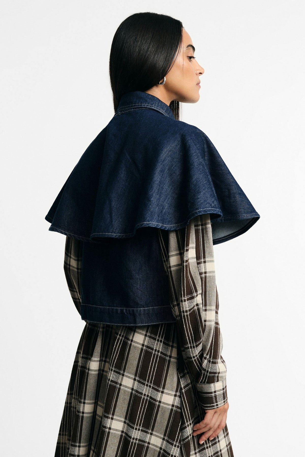 Veste courte en denim à cape et col chemise bleu brut – Please