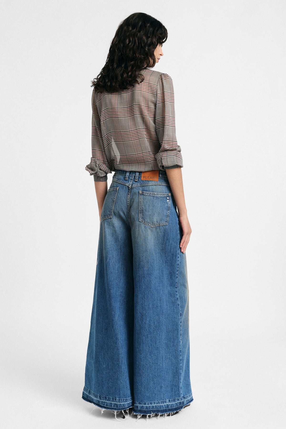 Jean large jambe évasée ourlet effiloché bleu denim – Please