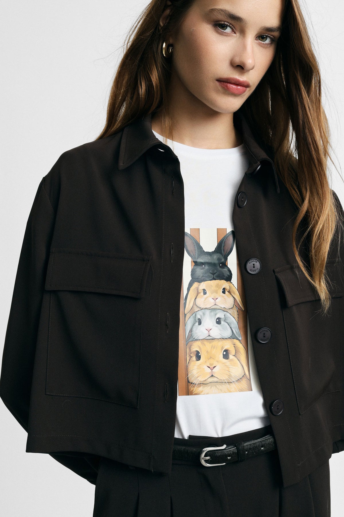Veste courte en crêpe fluide chocolat – Please