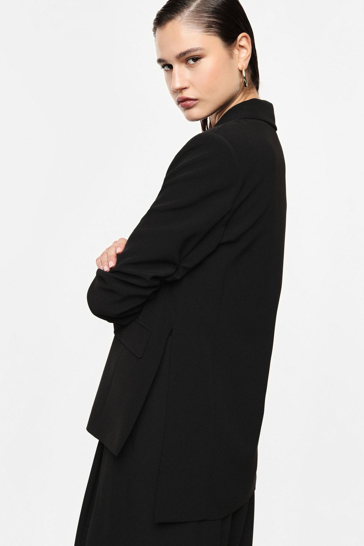 Blazer fluide manches froncées crêpe diagonal noir – Femme