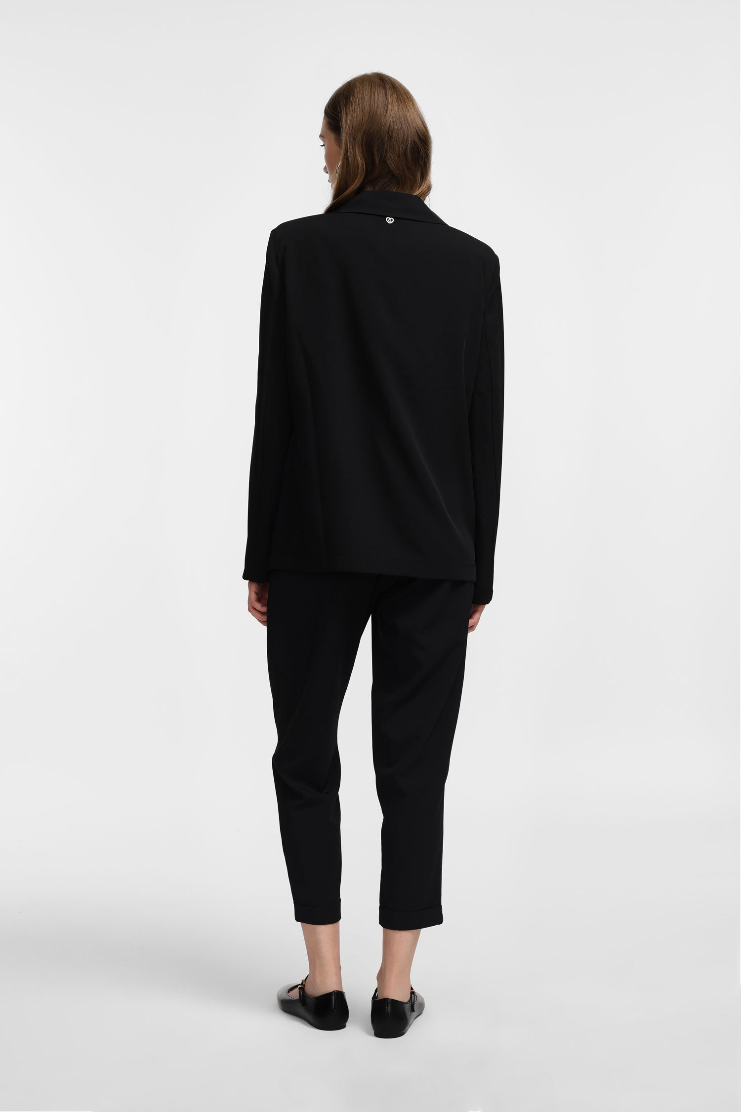 Pantalon fluide forme carotte en crepe noir Please Femme vue de dos