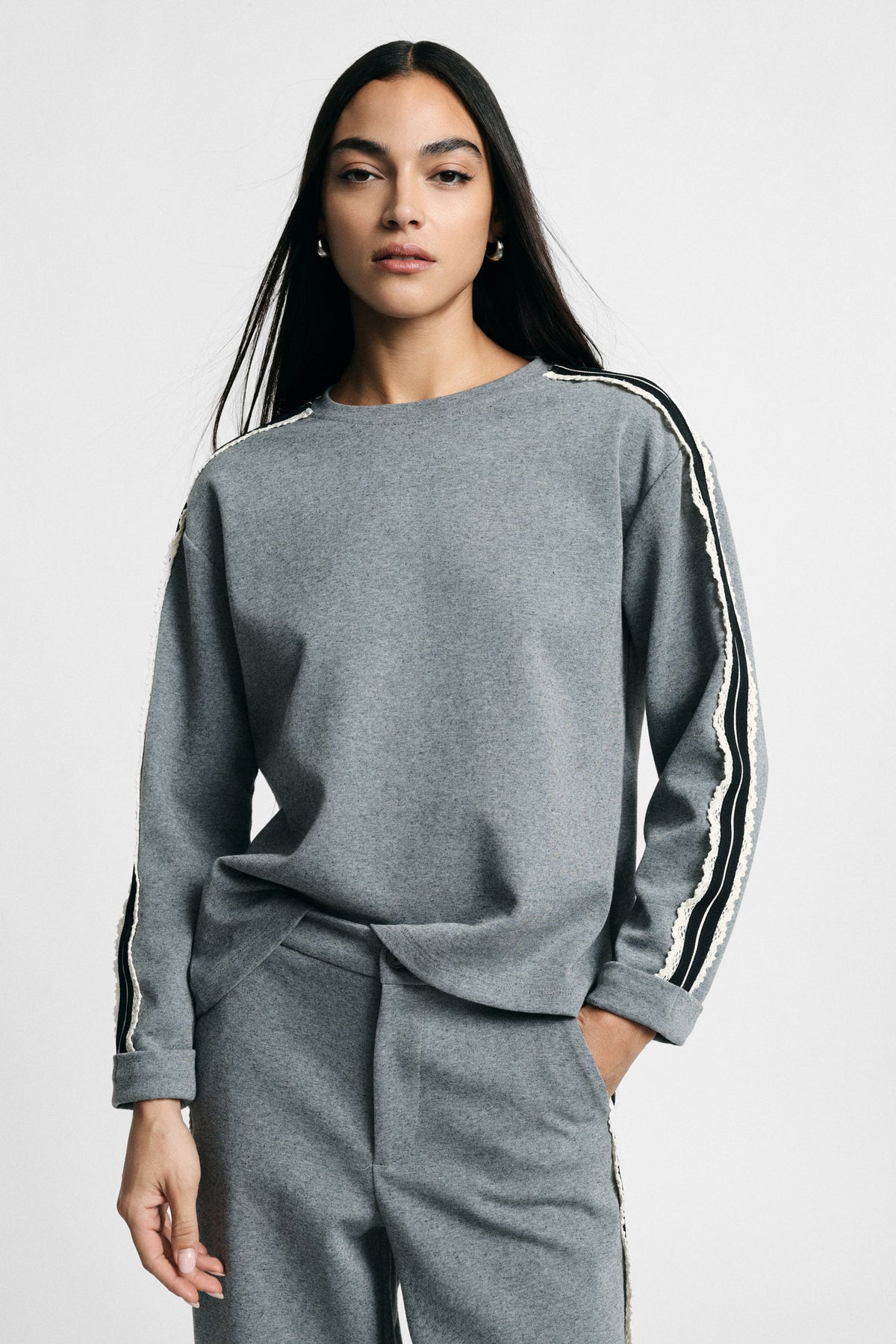 Sweat à bandes latérales gris chiné – Femme