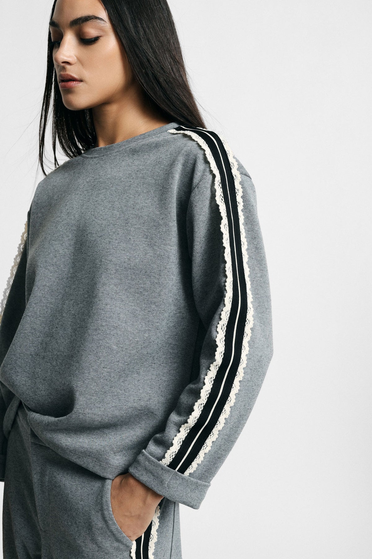 Sweat à bandes latérales gris chiné – Femme