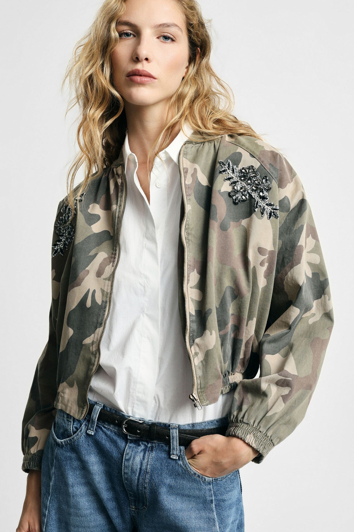 Bomber camouflage à ornements bijoux – Please