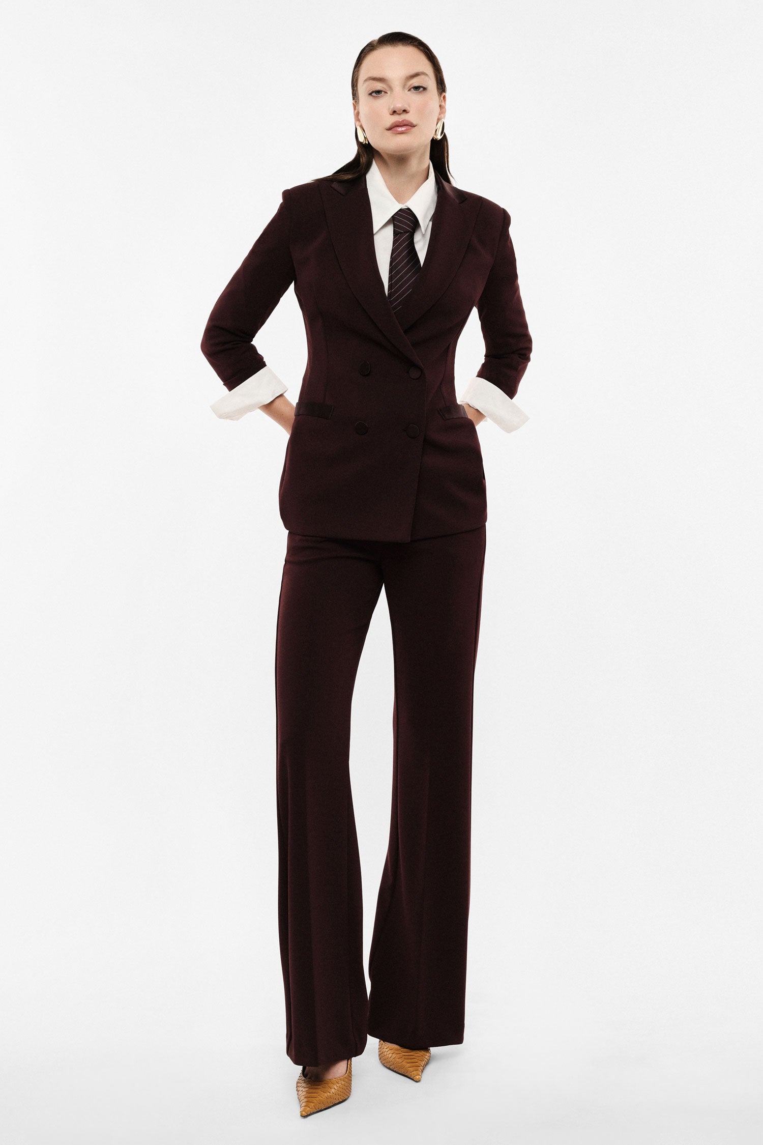 Pantalon de smoking flare bordeaux Imperial Femme vue portee