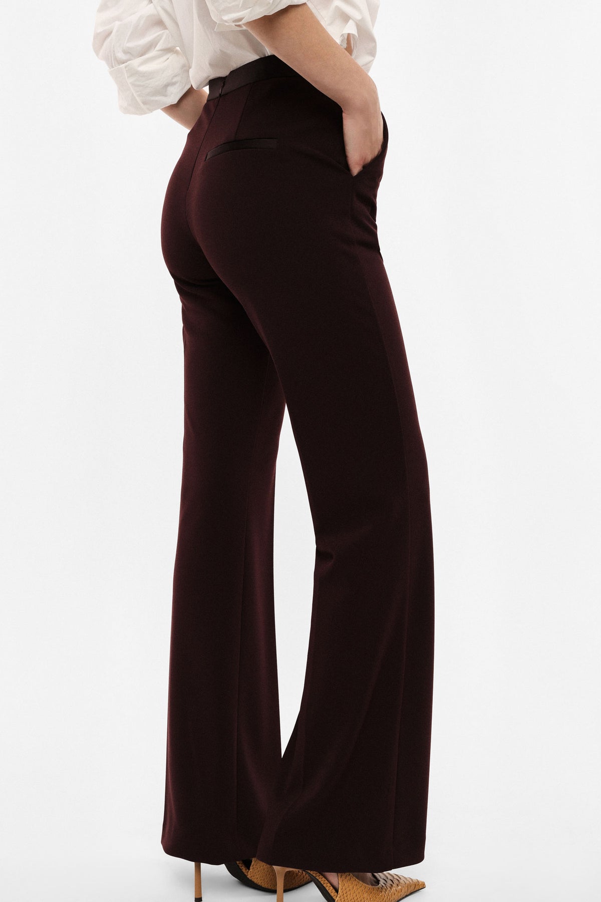 Pantalon de smoking flare finition satin bordeaux – Imperial