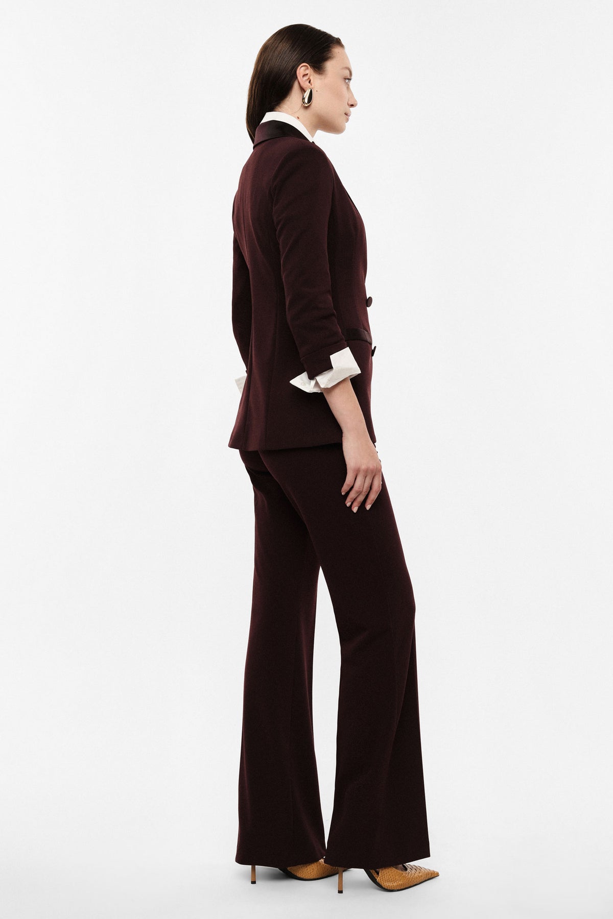 Pantalon de smoking flare finition satin bordeaux – Imperial