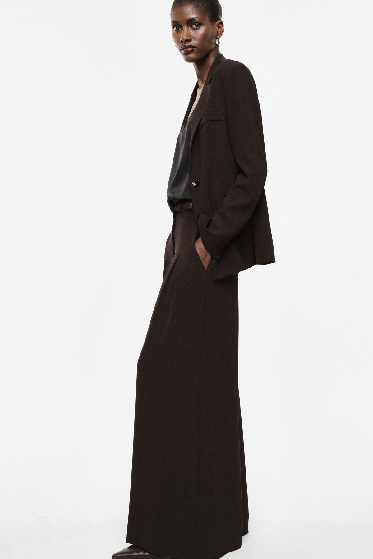 Pantalon palazzo en crêpe diagonale taille haute bordeaux – Femme