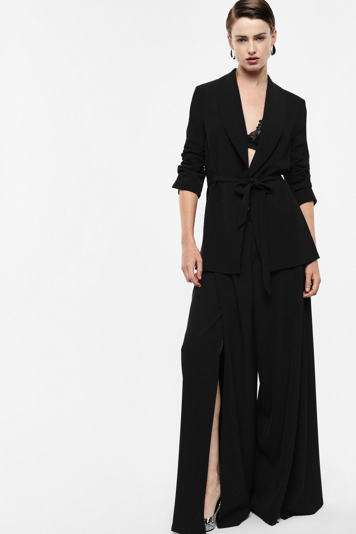 Pantalon palazzo très large noir Imperial porté, vue de face