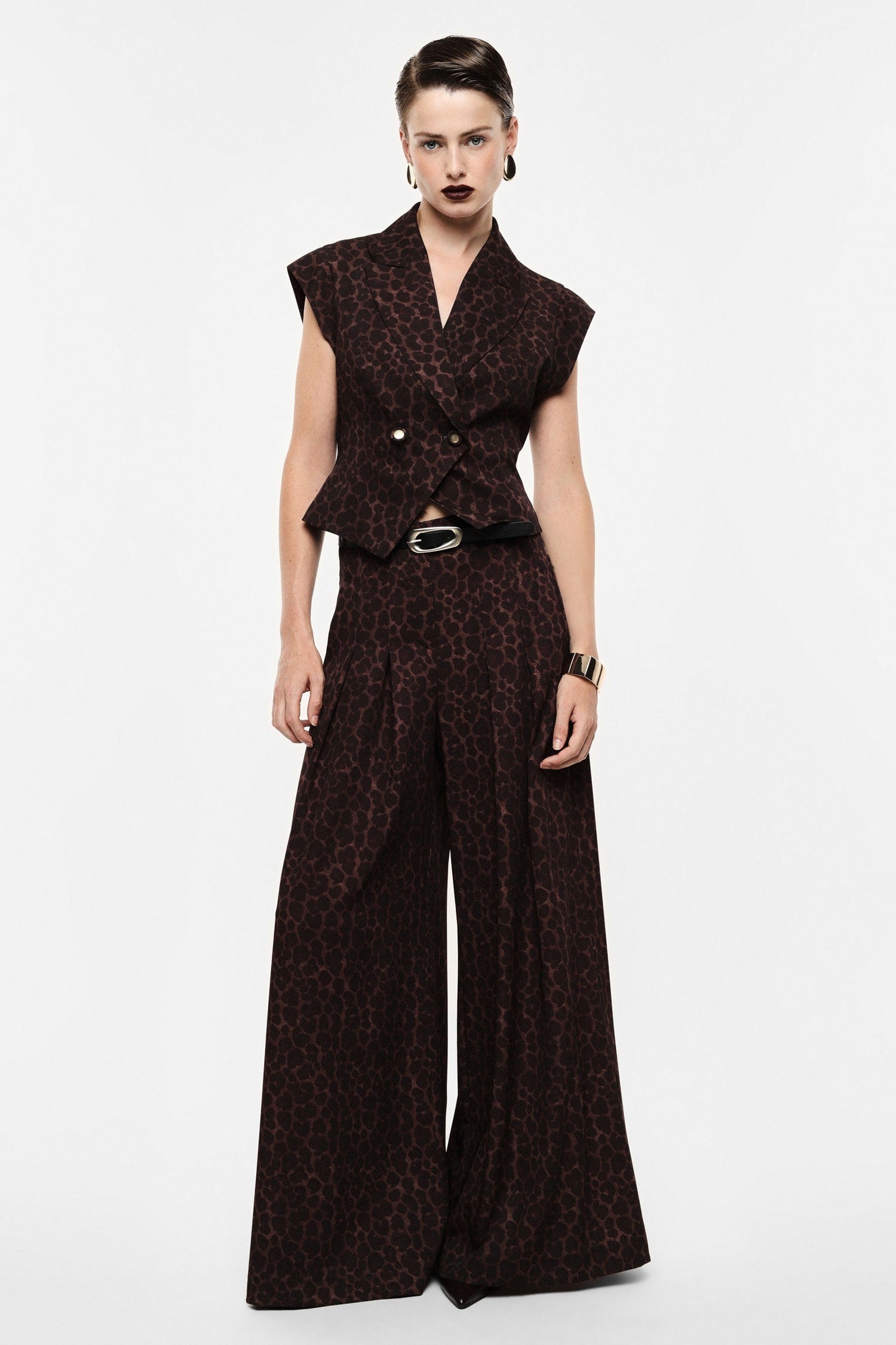 Pantalon palazzo imprimé panthère Imperial, porté de face