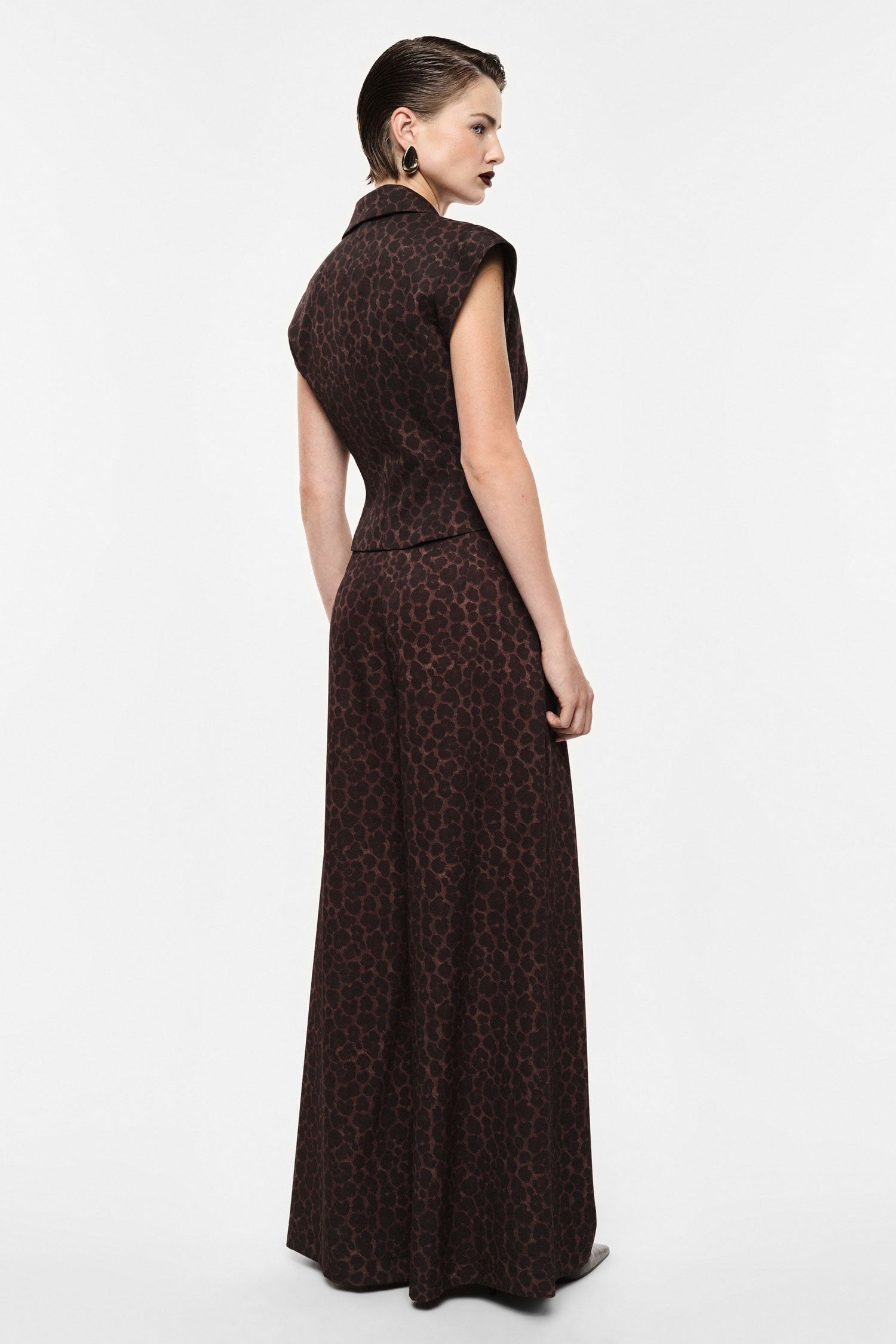 Pantalon palazzo imprimé panthère Imperial, porté de dos