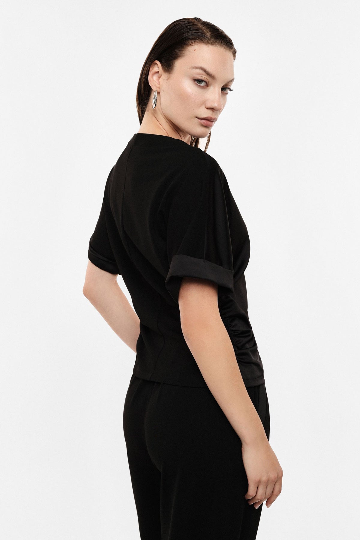 Top bimatière noir Imperial, porté de dos