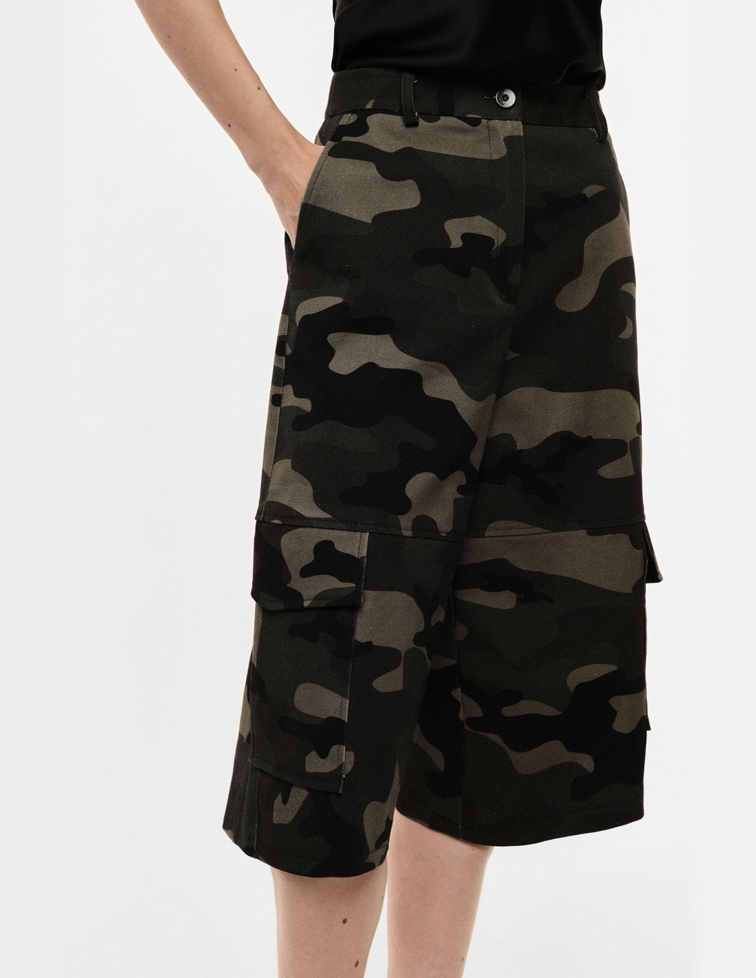 Bermuda cargo long camouflage vert militaire, détail des poches – Imperial