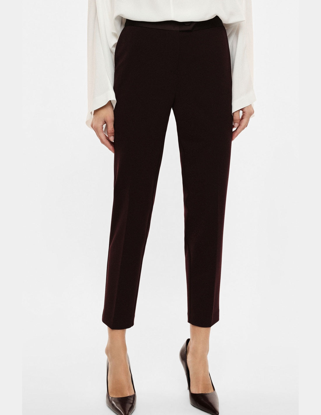 Pantalon cigarette de tailleur prune Imperial vue portée de profil
