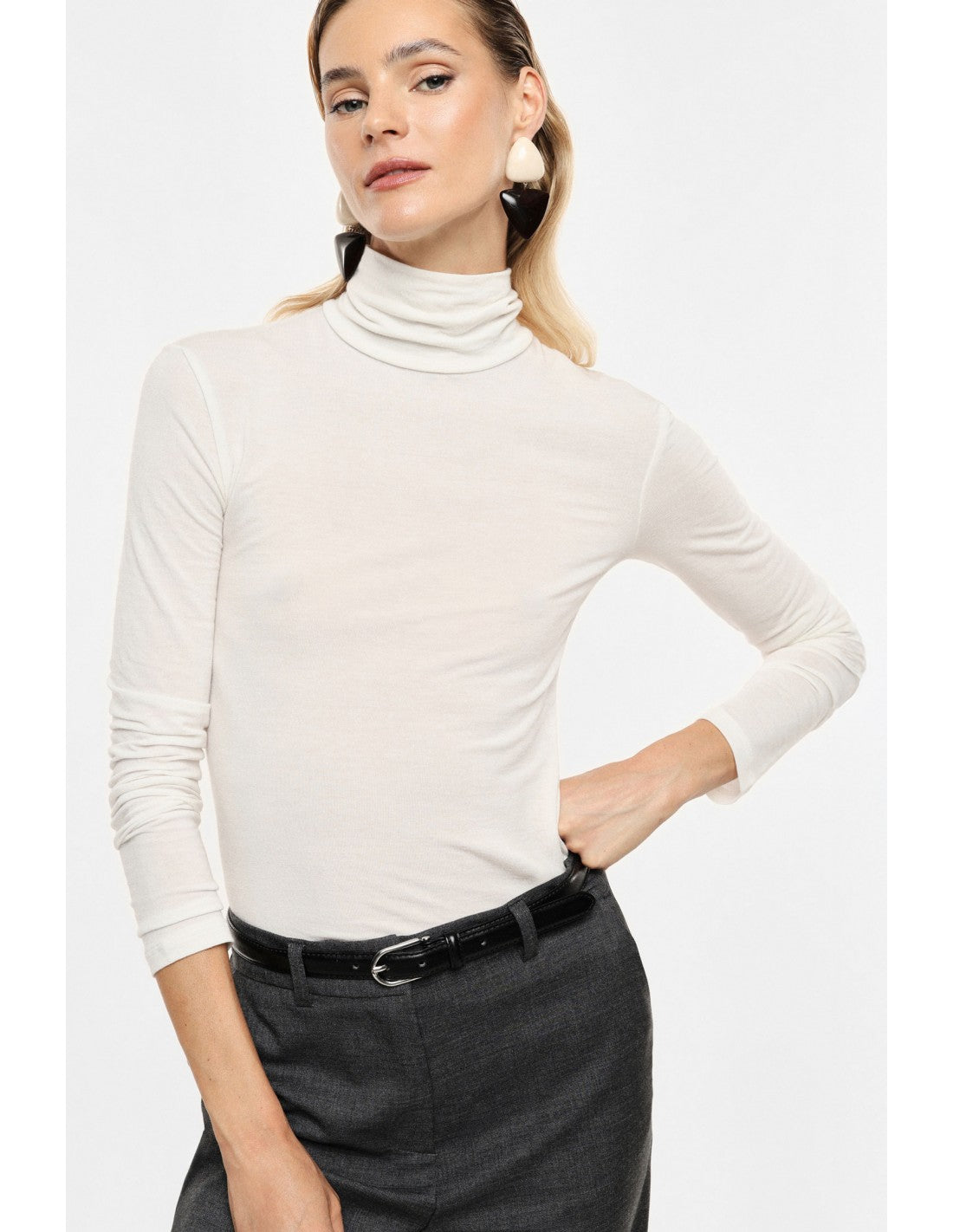 Sous-pull col roulé écru, détail du col roulé
