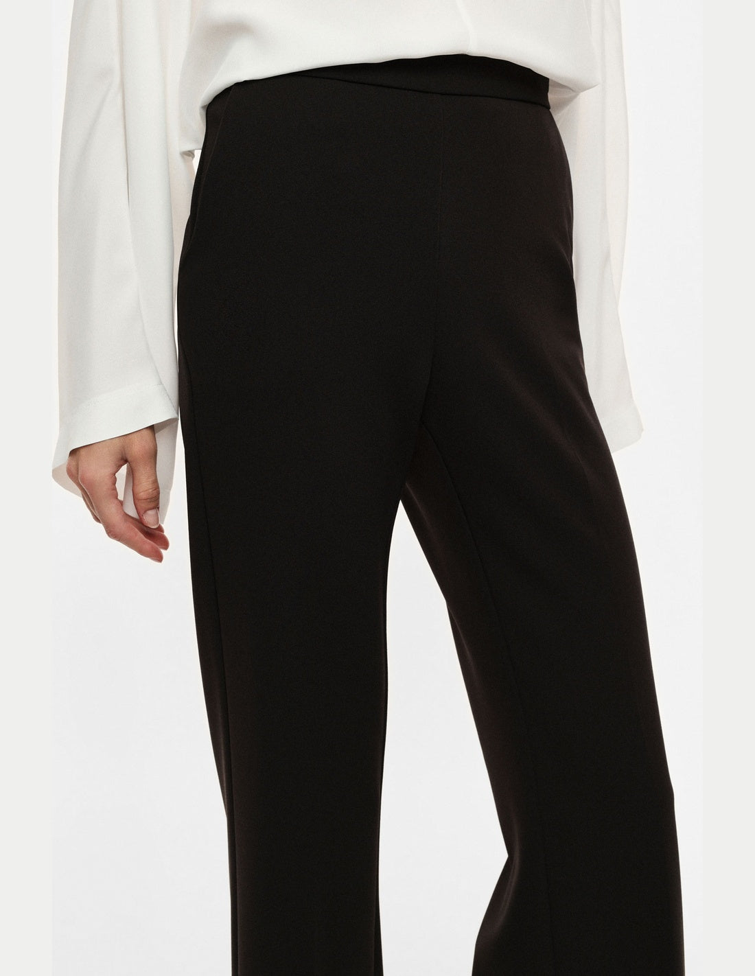 Pantalon de smoking flare finition satin marron Imperial vue portée de profil
